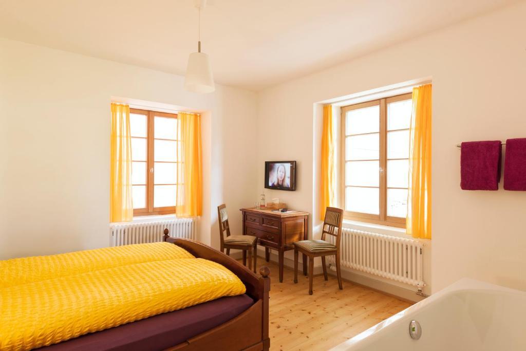 Kulturhotel Guggenheim Liestal Zimmer foto
