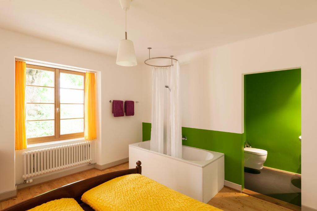 Kulturhotel Guggenheim Liestal Zimmer foto